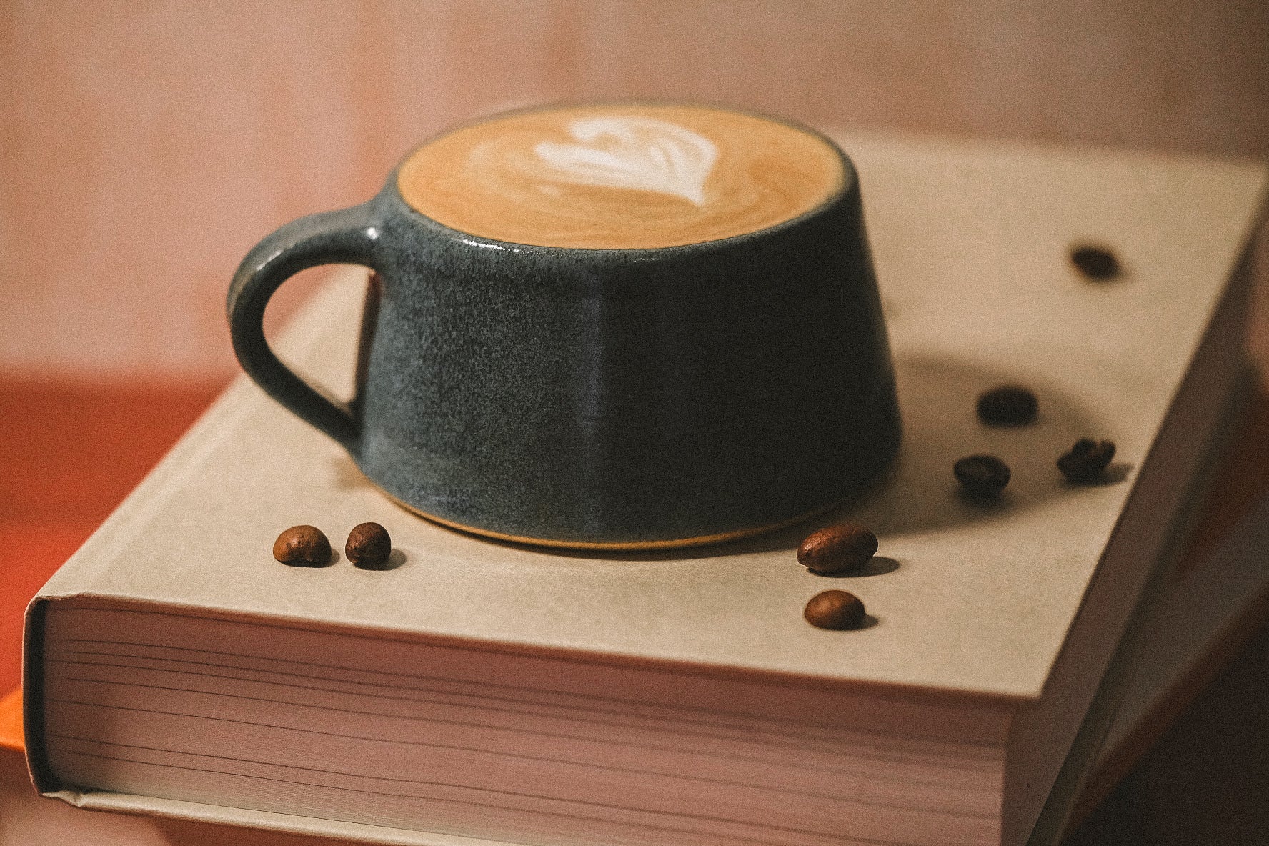 Flat white cup with handle